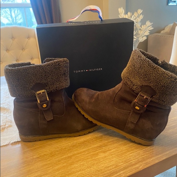 Tommy Hilfiger Brown Ankle Boots! Like New condition! COZY & WARM ❤️❤️❤️ - Picture 3 of 8
